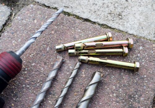 Sicher montiert im Eigenheim – So halten Markisen, Regale & Co. wirklich fest